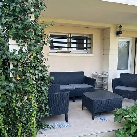 F2 Avec Jardin Apartmán *